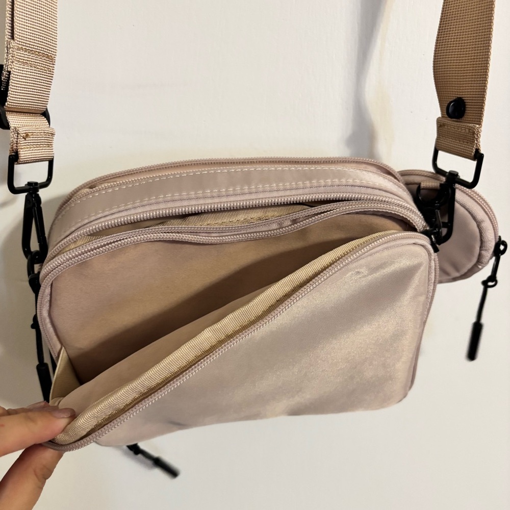 Crossbody Bag in Light Pink with Removable Coin Pouch - Picture 3 of 3